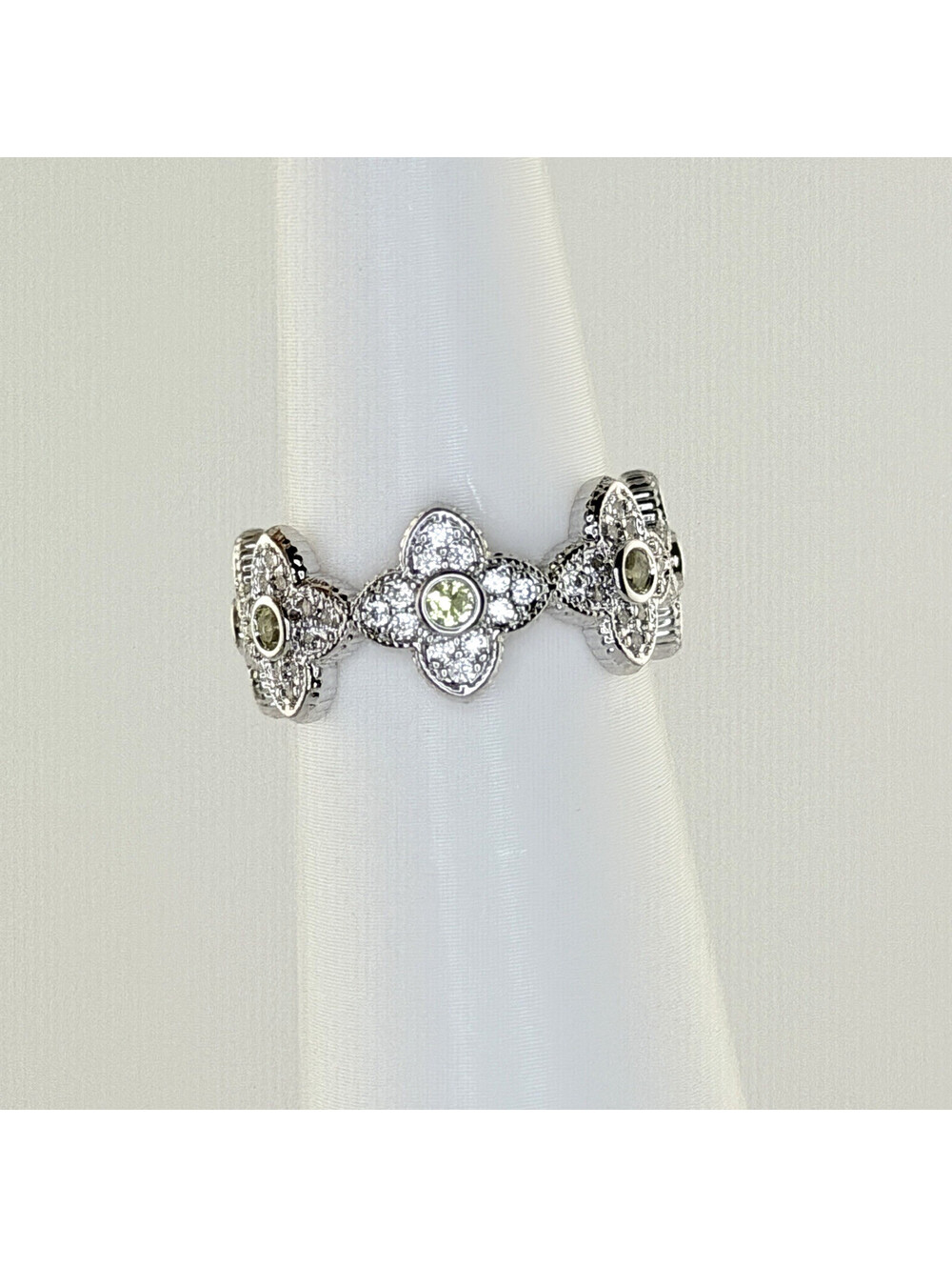 Bomb Party August Clover Ring Sz 7 RG84881 "Eternal Sunshine" Peridot on Rhodium